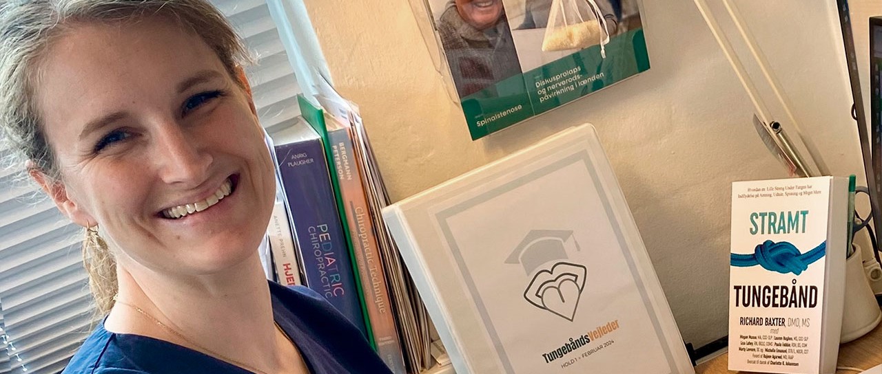 Billede af amanda som står og smiler